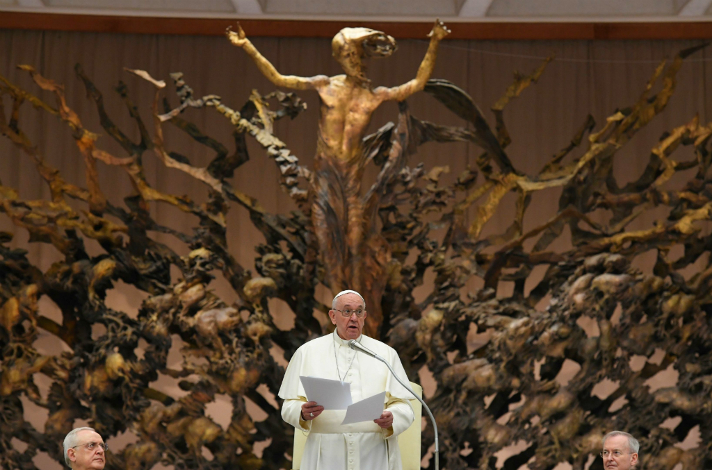 “La Iglesia en conflicto, fragmenta, polariza, pervierte y traiciona su verdadera naturaleza”, dijo el Papa. Foto: Reuters