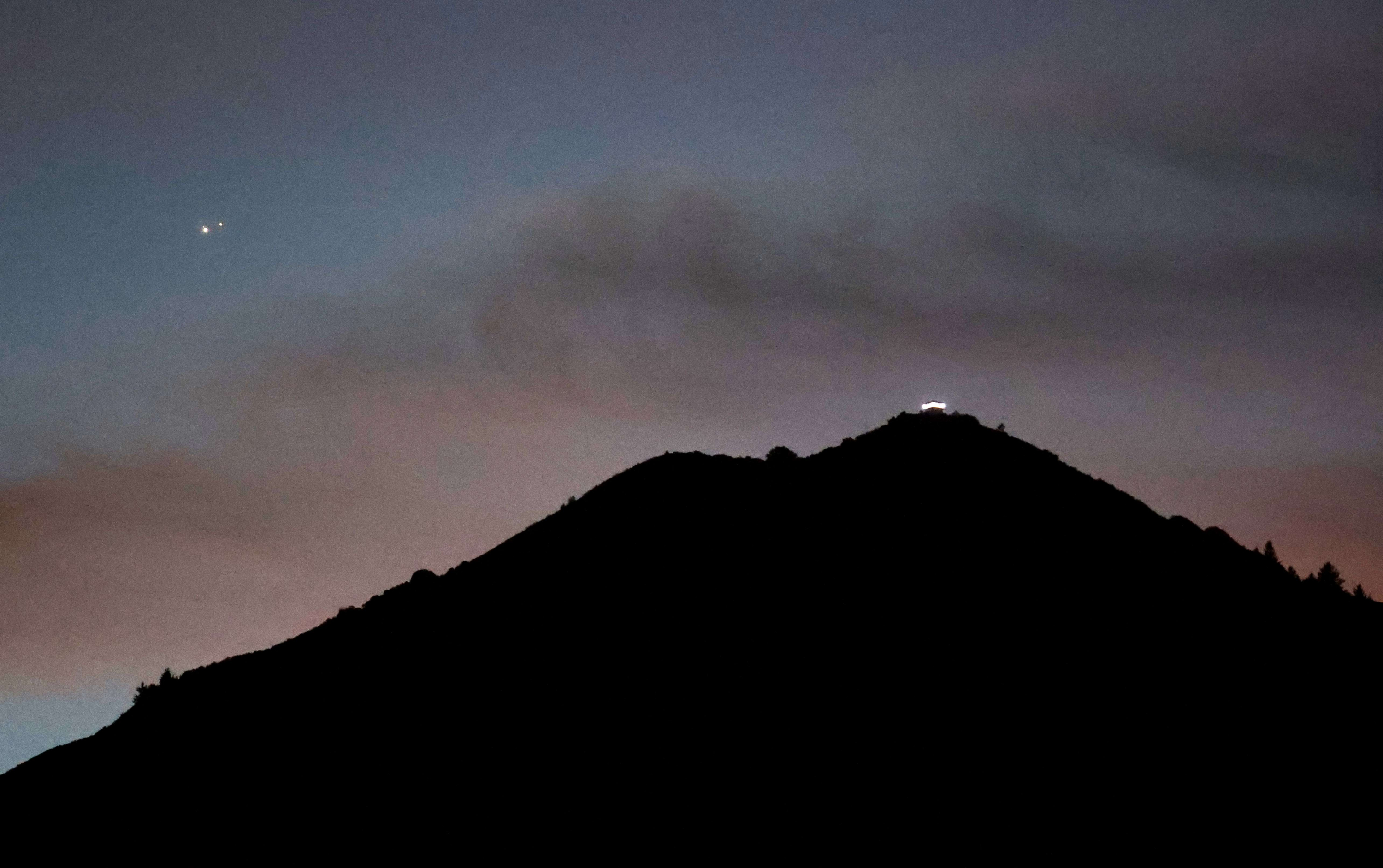 California aprecia la conjunción entre Júpiter y Saturno. Foto: AFP