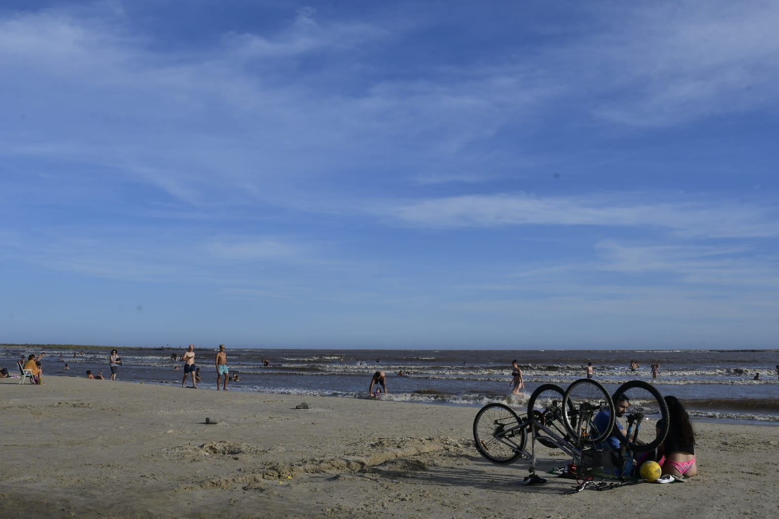 Playa Malvín este domingo 3 de enero. Foto: Leonardo Mainé