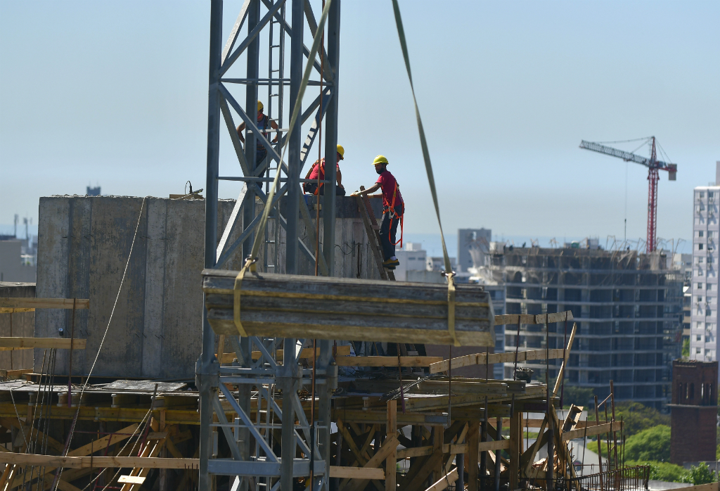 Obra en construcción en Montevideo. Foto: Fernando Ponzetto