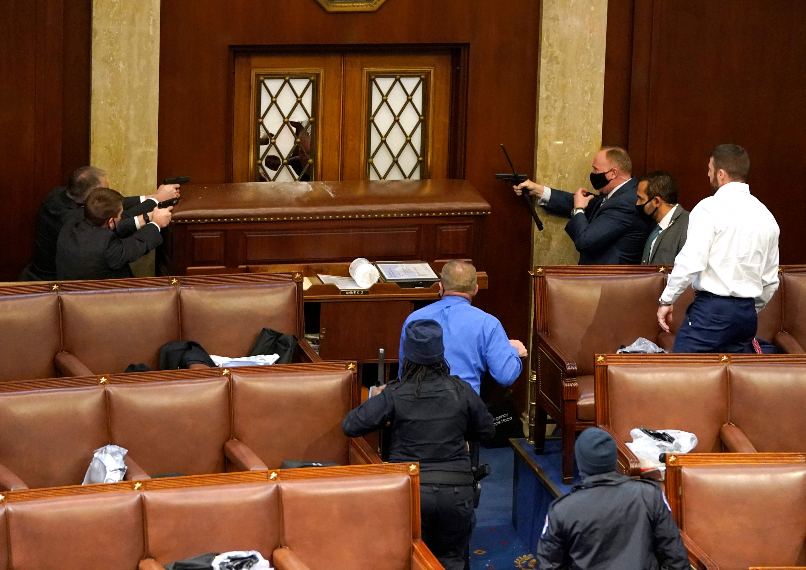 Seguidores de Trump irrumpieron en el Capitolio. Foto: Reuters