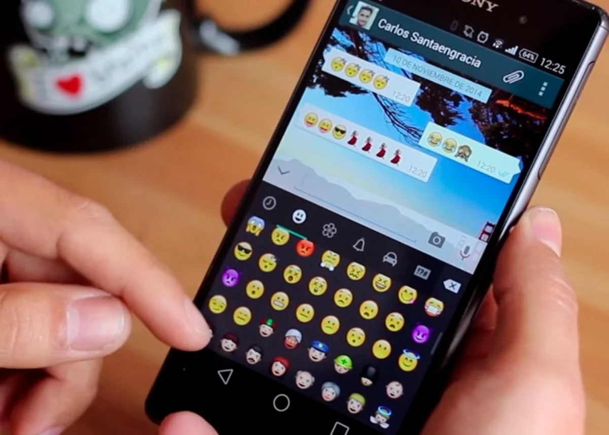 Los emojis y stickers ayudan pero no suplen los gestos