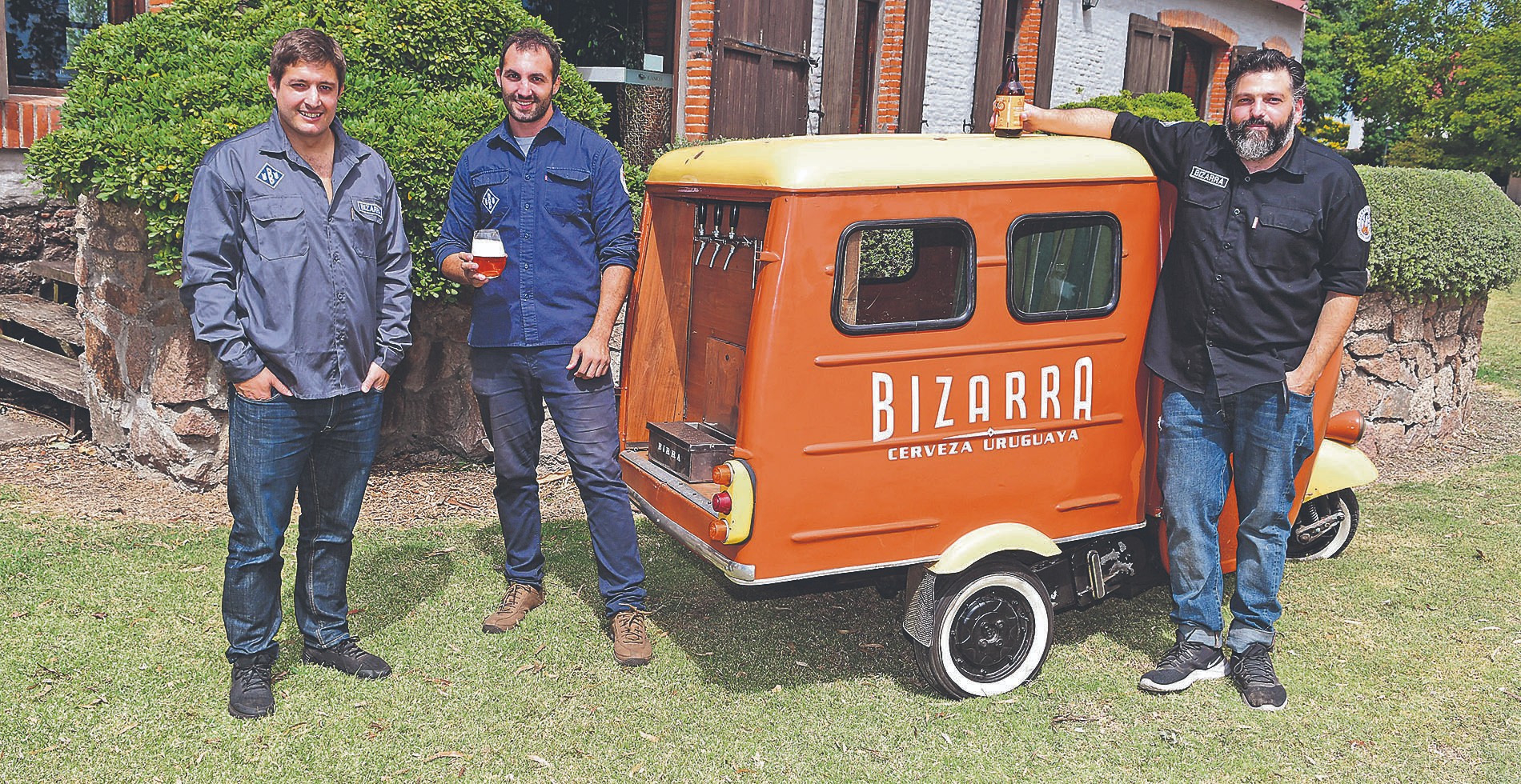 Cerveceros. Santiago Deicas, Mathías Braun y Mariano Mazzola se asociaron para desarrollar la fábrica, que fue inaugurada en 2020. (Foto: Leonardo Mainé)