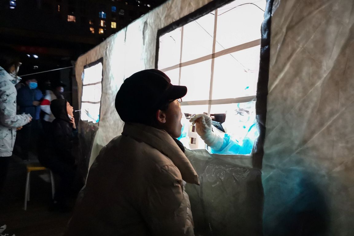 Test de coronavirus en Shijiazhuang, China. Foto: AFP.