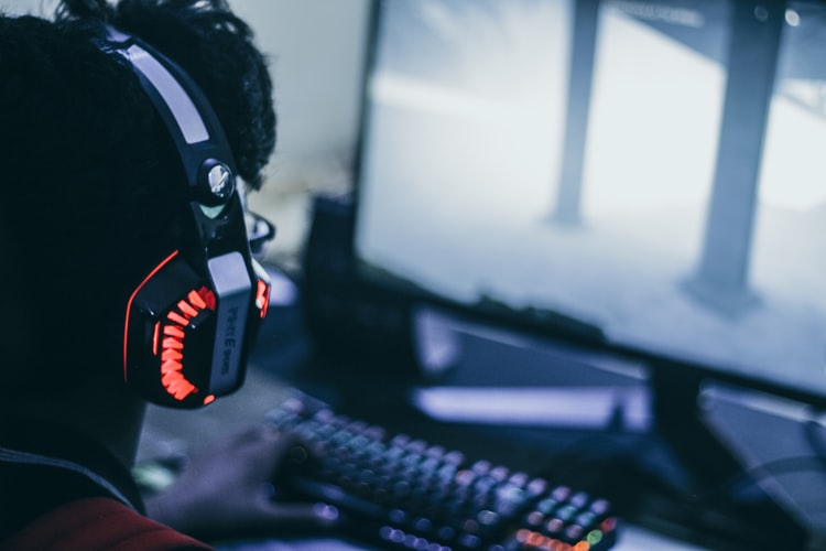 Auriculares gaming. Foto: Unsplash
