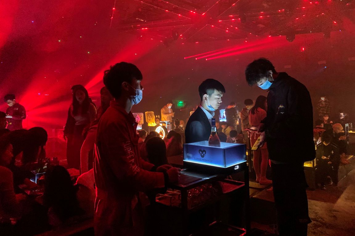 Discoteca en Wuhan. Foto: AFP.