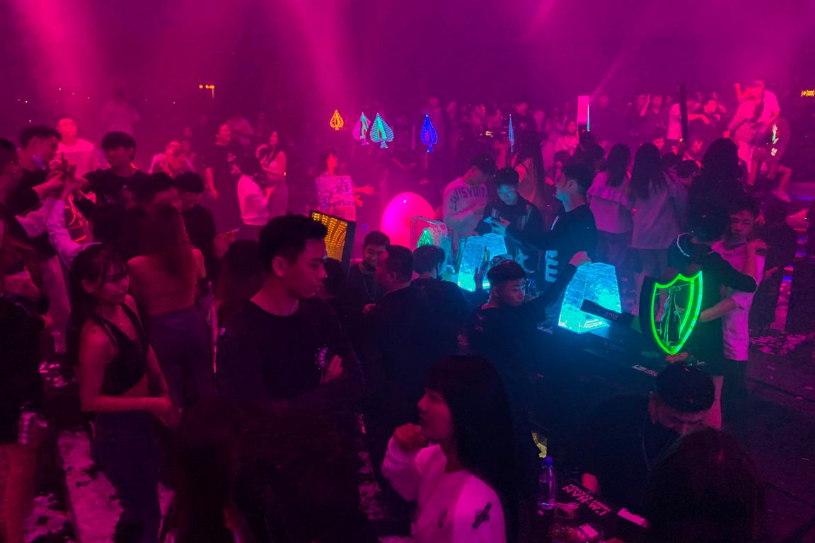 Discoteca en Wuhan. Foto: AFP.