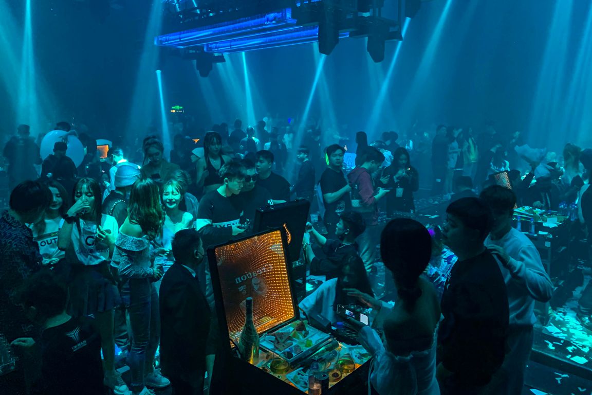 Discoteca en Wuhan. Foto: AFP.