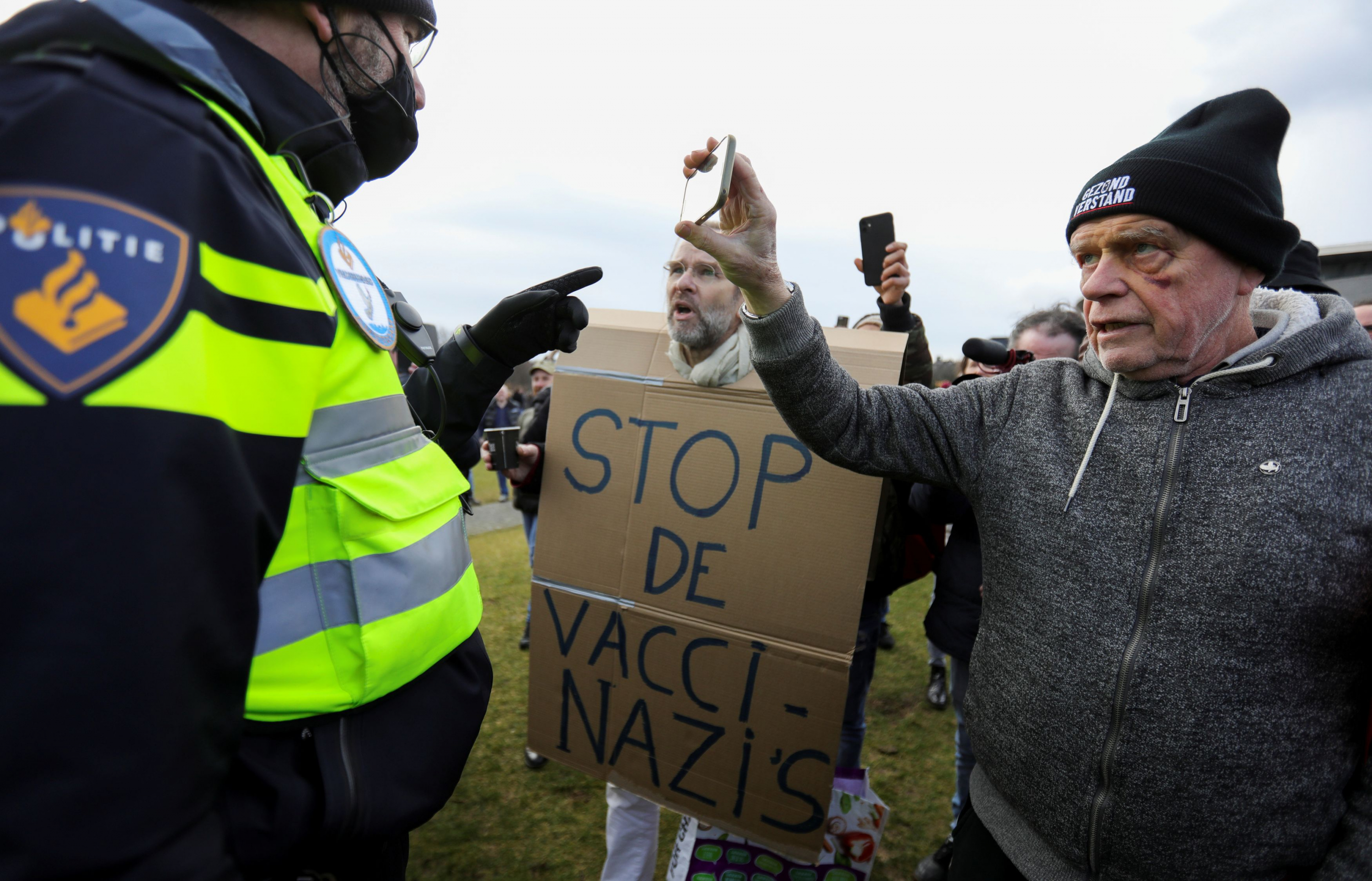 Protestas contra el COVID-19. Foto: Reuters