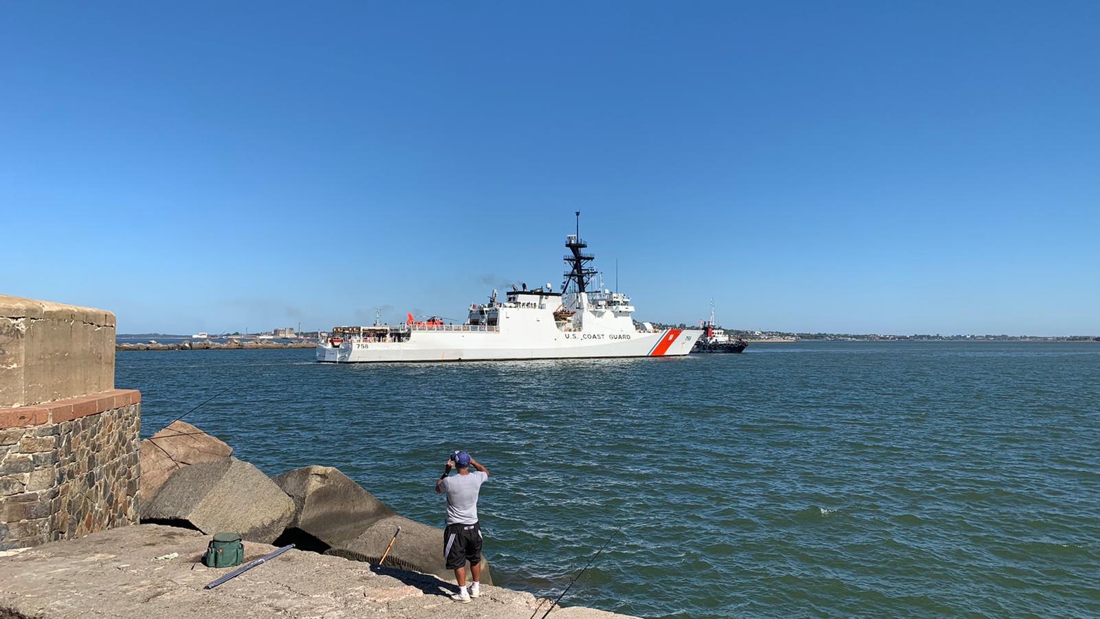 El buque “Cutter Stone”, de la Guardia Costera de los Estados Unidos, atracó en Uruguay. Foto: Embajada de EE.UU.