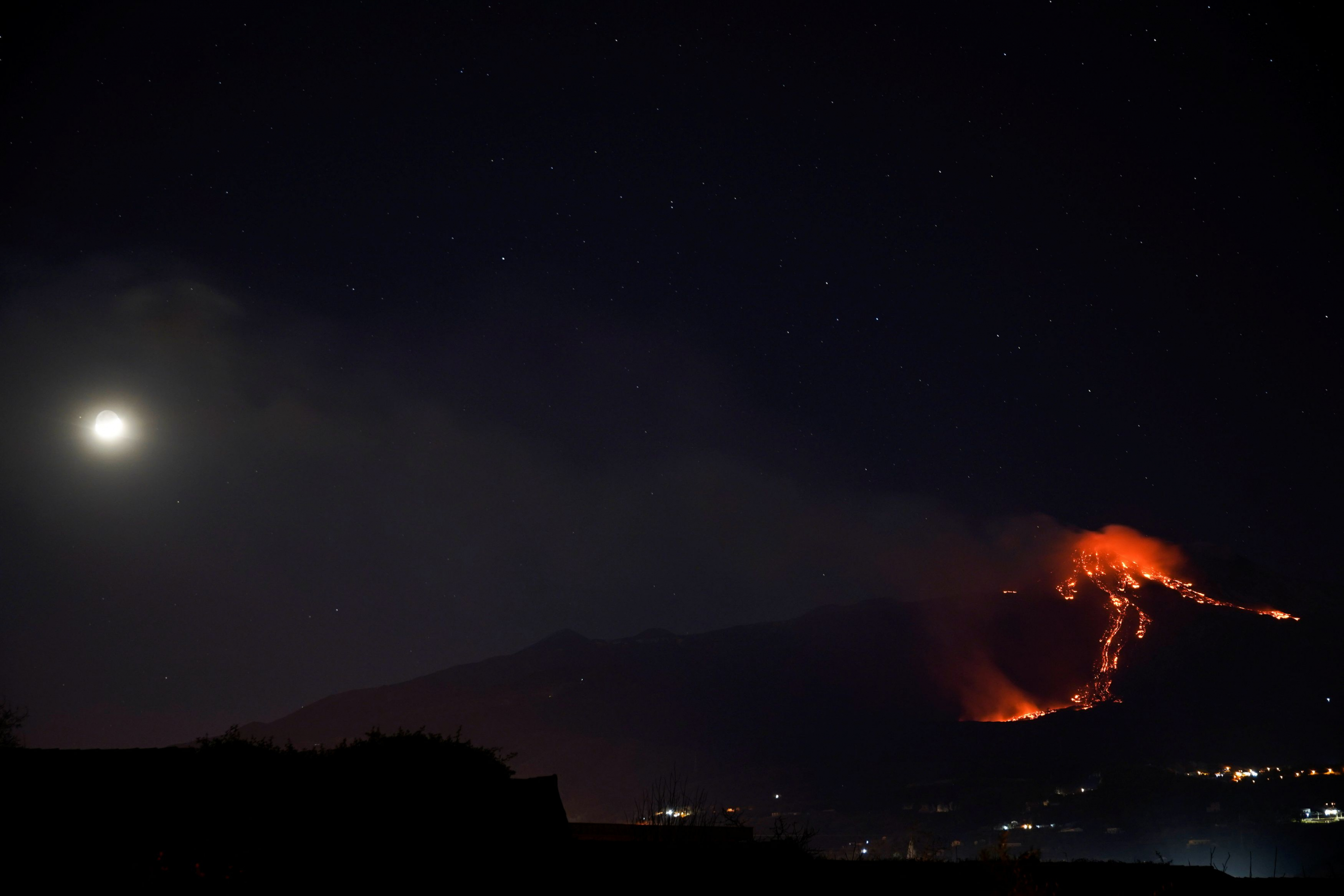 El Etna, el volcán más activo de Europa, entra en acción. Foto: Reuters.