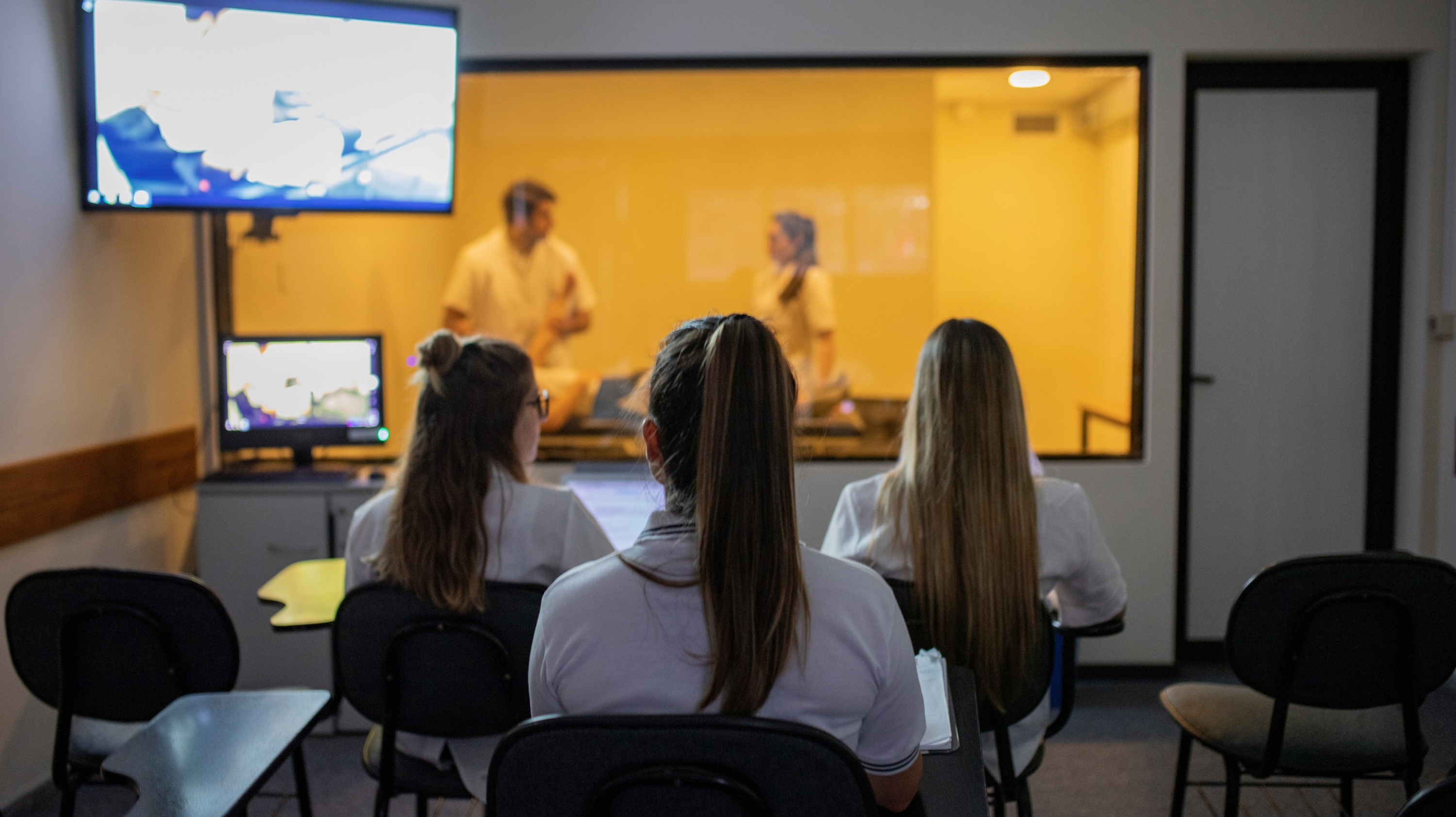 Sistema de Cámaras Gesell para la observación de casos clínicos simulados o reales. Universidad Católica (UCU)