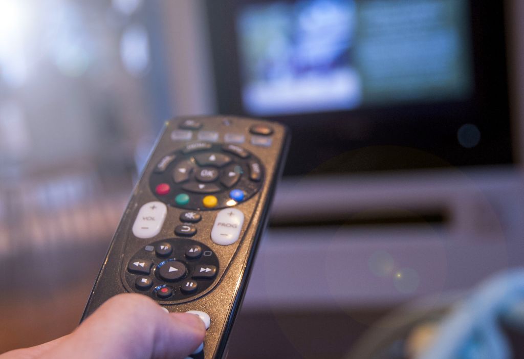 El funcionario condenado vendía servicios ilegales de televisión incurriendo en piratería. Foto: Shutterstock