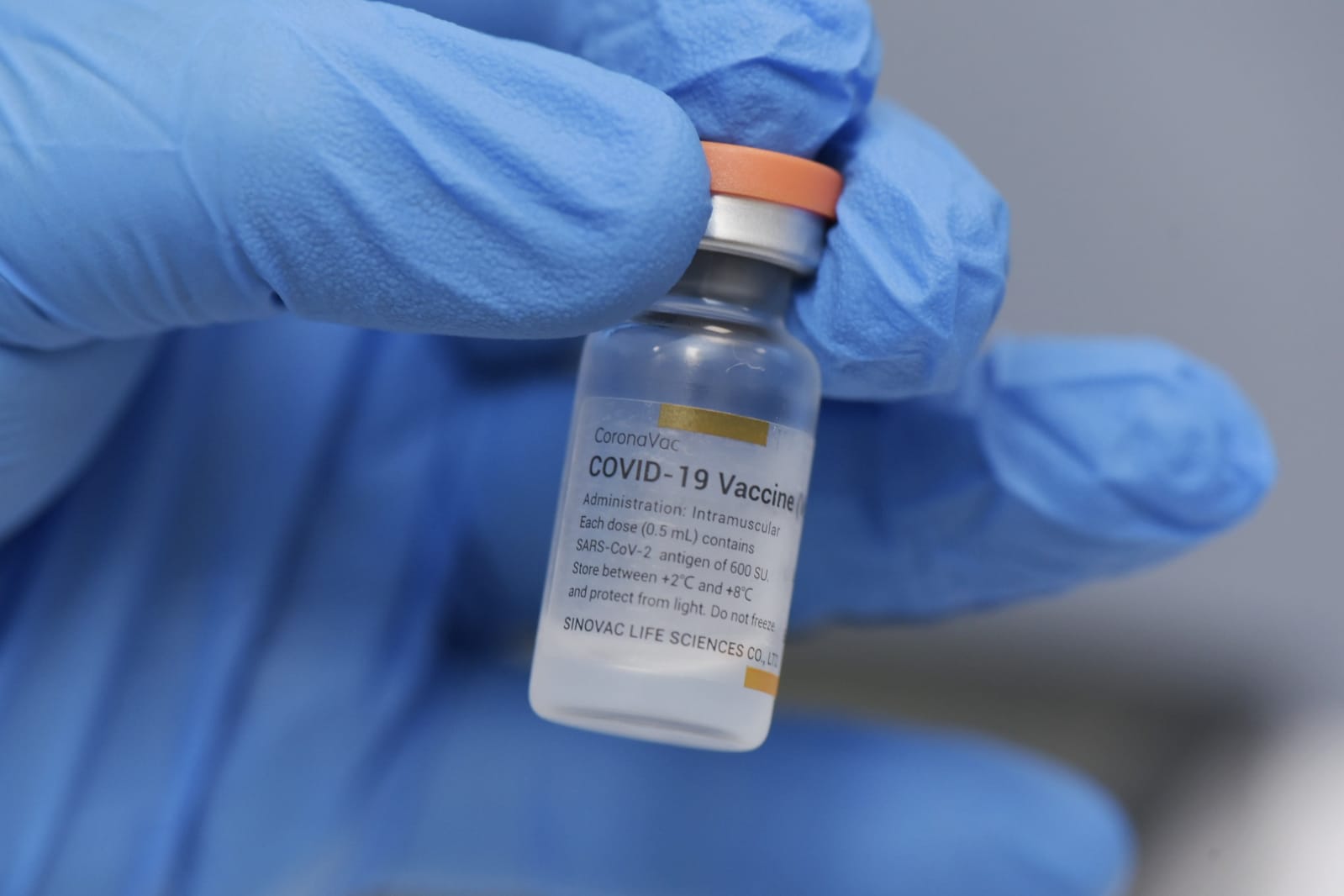 Comenzó la inoculación a los funcionarios de la salud con la vacuna del laboratorio chino Sinovac. Foto: Leonardo Mainé.