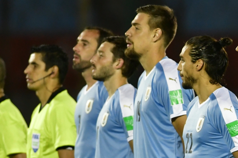 Diego Godín, Matías Viña, Sebastián Coates y Martín Cáceres defendiendo a la selección uruguaya. Foto: Nicolás Pereyra.