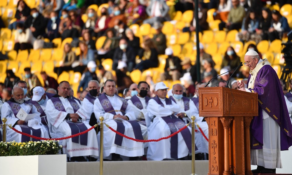El papa Francisco durante la misa celebrada en Erbil durante su visita a Irak. Foto: AFP