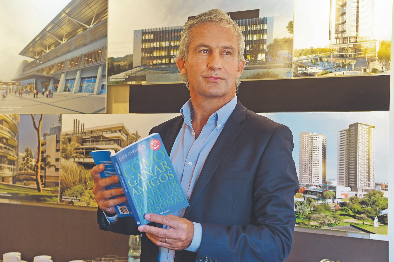 "El libro me dejó muchos conceptos para generar confianza en el trato personal con los demás", dijo Gómez Platero.