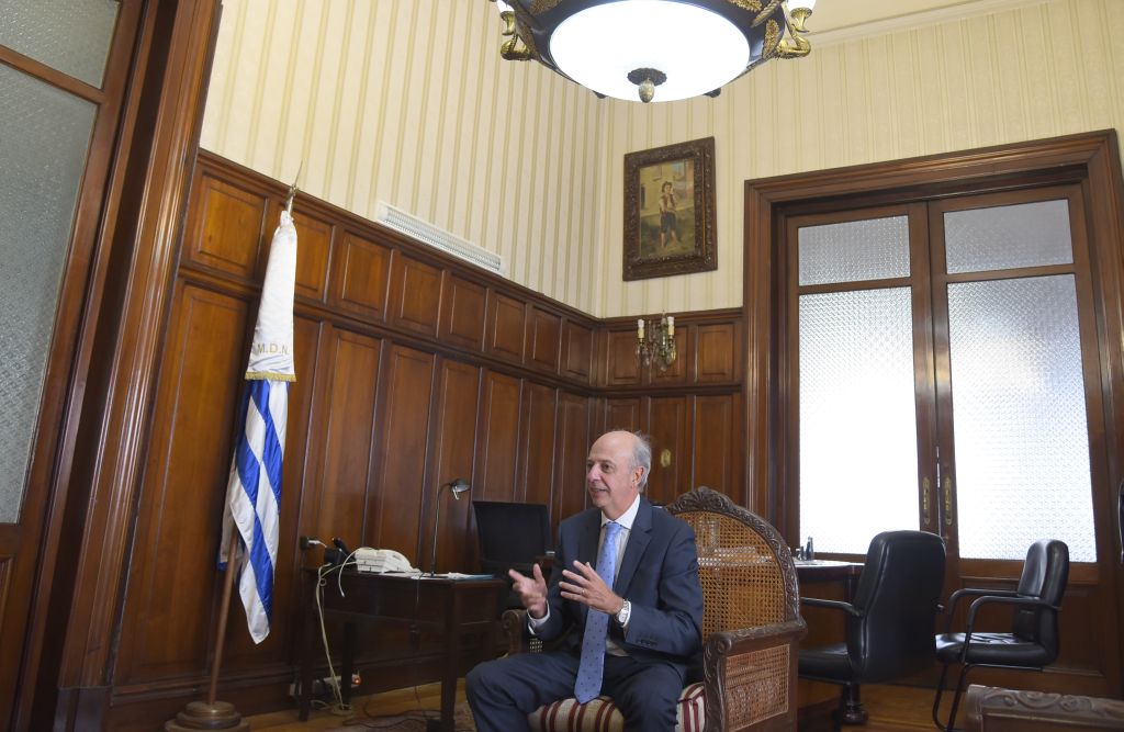Javier García, ministro de Defensa Nacional. Foto: Leonardo Mainé