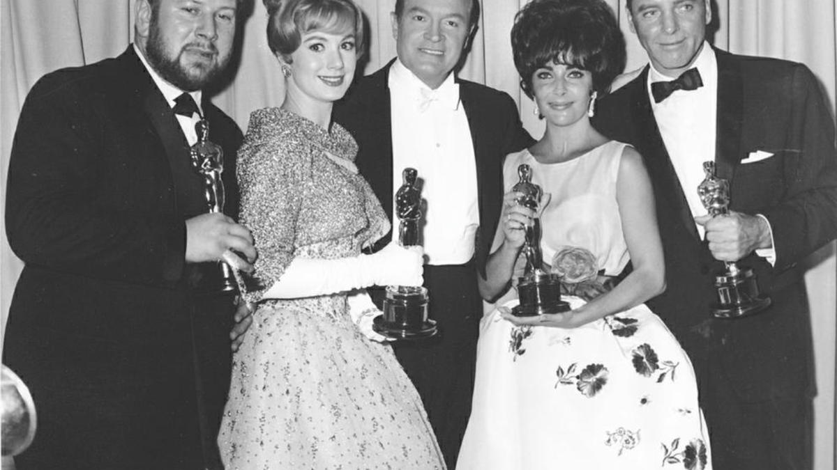 Elizabeth Taylor con su premio Oscar. Foto: Archivo