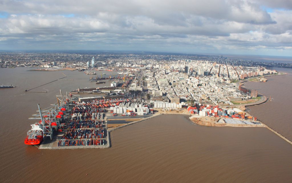 Vista aérea del puerto de Montevideo. Foto: Archivo El País