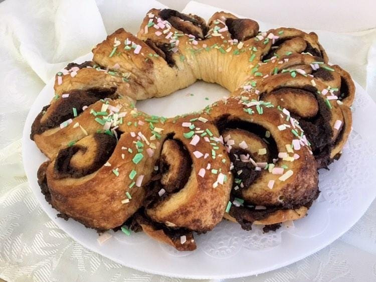 Perla hace roscas con diferentes formas y rellenos.