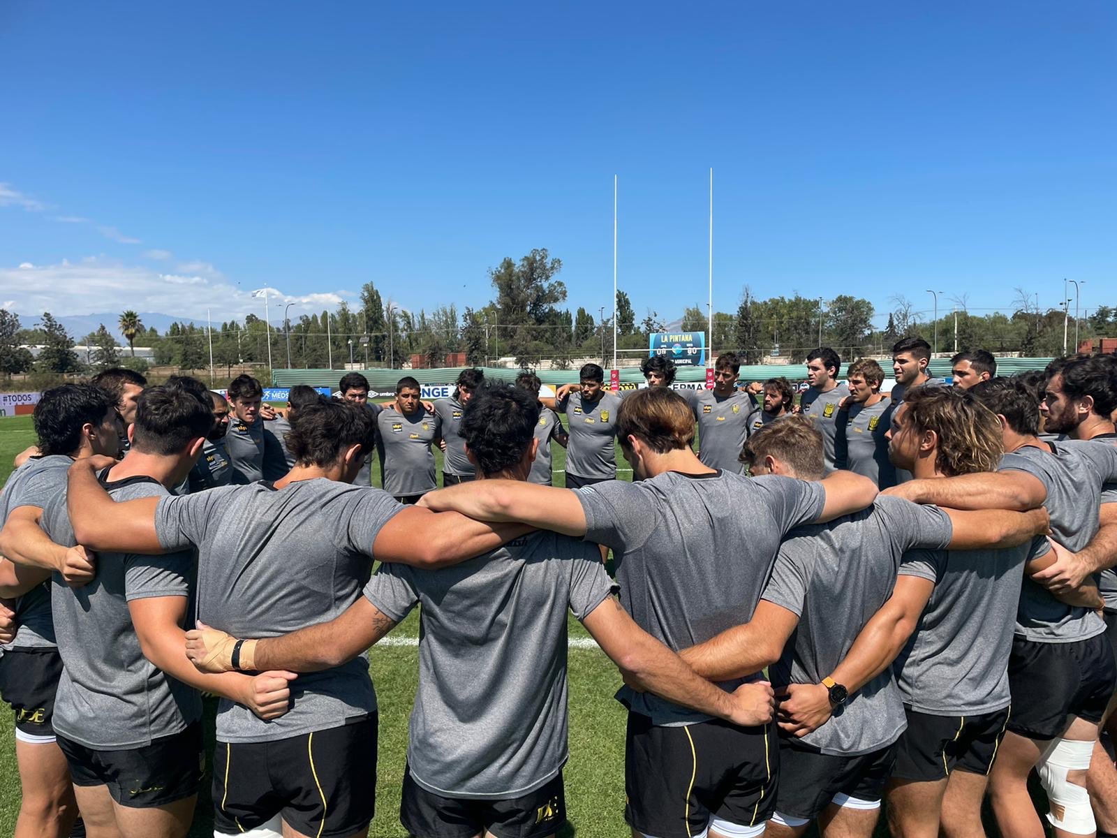 El plantel de Peñarol Rugby en Chile. Foto: @CAP_Rugby.