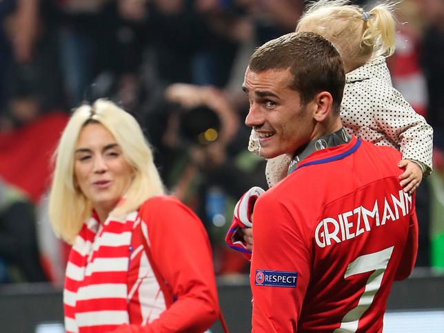 Erika Choporena y Antoine Griezmann. Foto: AFP.