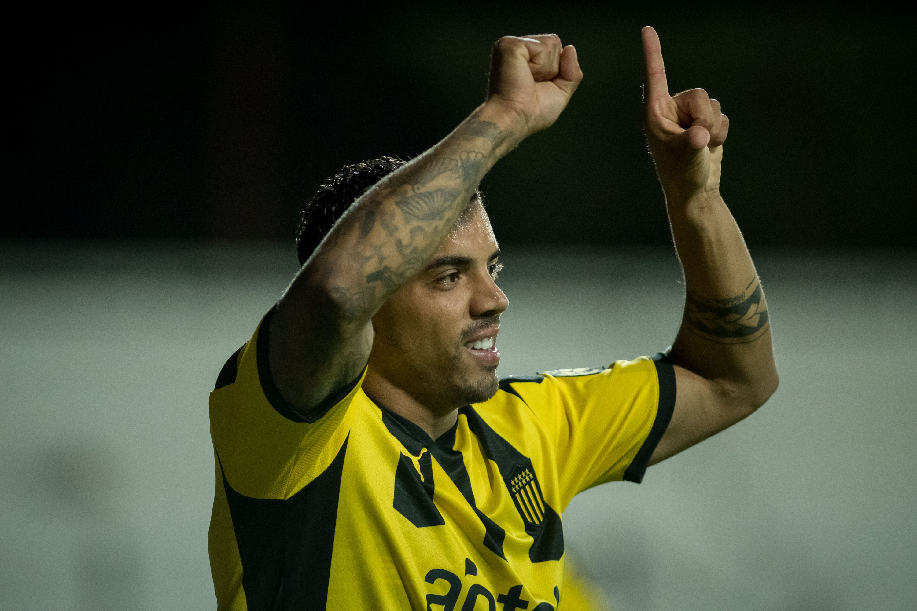 David Terans celebra su gol en el Peñarol-Cerro Largo. Foto: @Sudamericana.