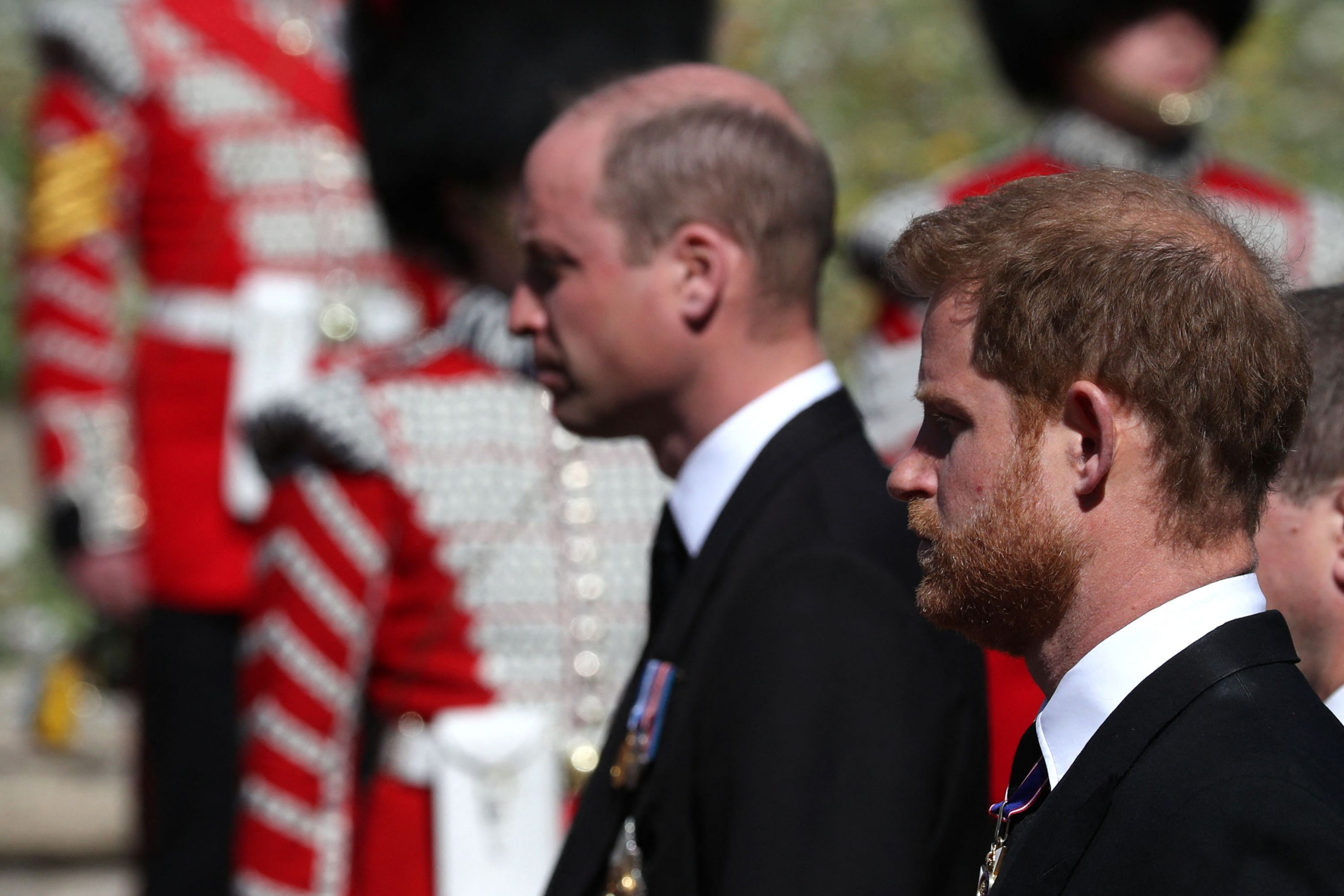 Willian y Harry durante el funeral del príncipe Felipe. Foto: AFP
