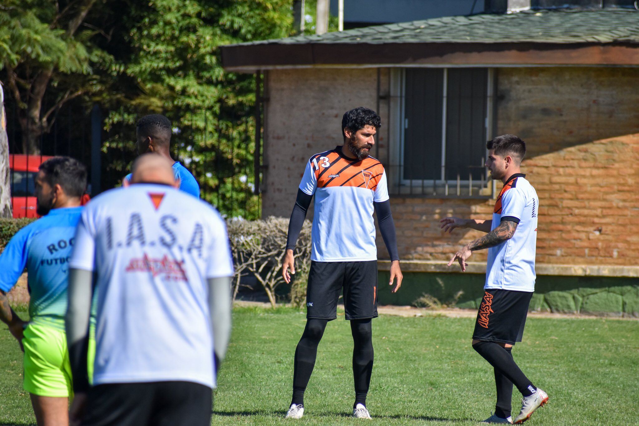 Sebastián Abreu en el amistoso entre Sud América y Rocha. Foto: @laiasalaiasa