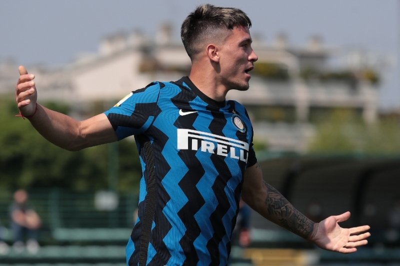 Martín Satriano celebra su gol en el duelo entre Inter y Cagliari Primavera. Foto: Inter de Milán