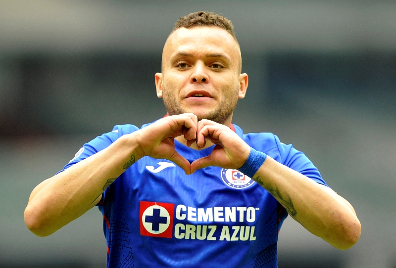 Jonathan Rodríguez celebra su gol en el Cruz Azul-San Luis. Foto: AFP.