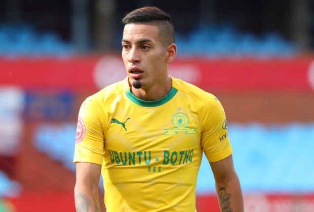 Gastón Sirino con los colores del Mamelodi Sundowns.