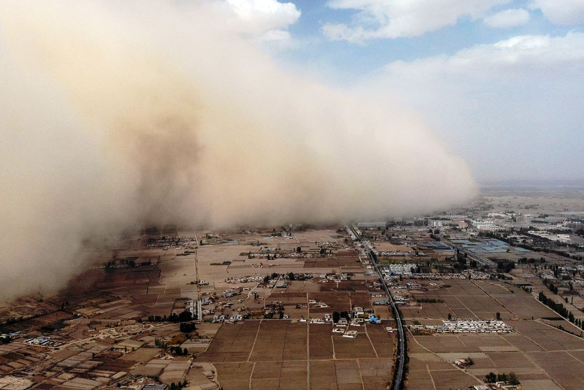 Tormenta de arena en Gansu (China). Foto: AFP.