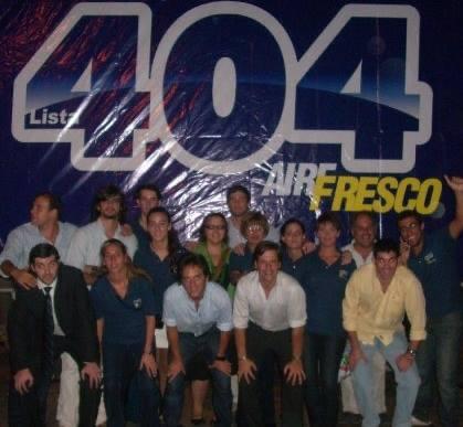 Fernanda Araujo y Martín Lema en tareas de militancia en el año 2008. Foto: Fernanda Araujo