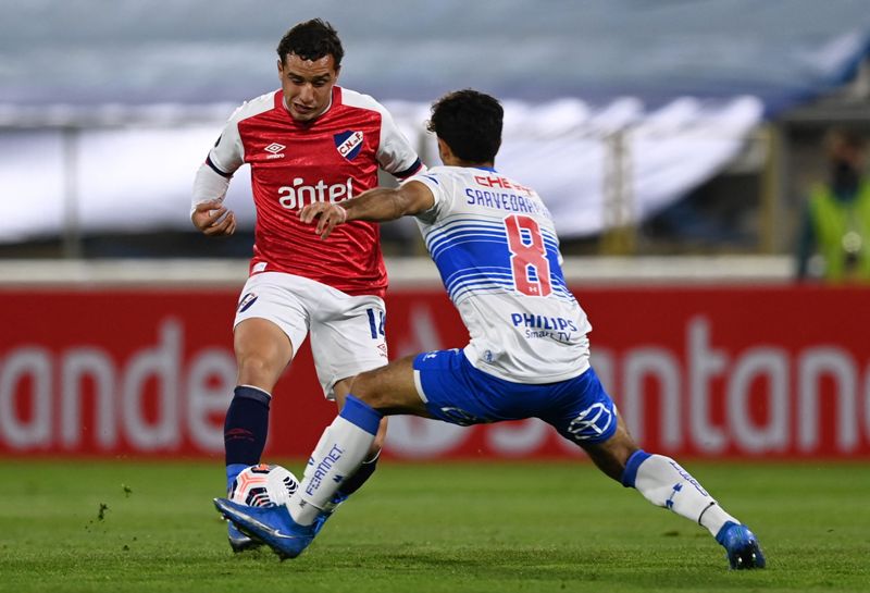 Joaquín Trasante en el duelo entre Católica y Nacional. Foto: AFP.