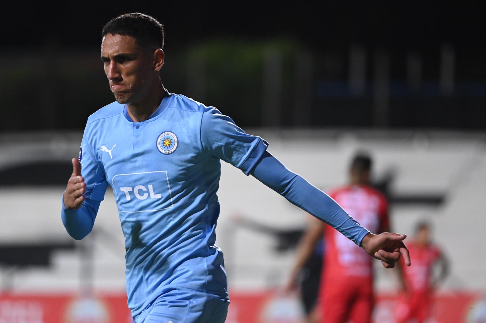 Santiago Scotto celebra su gol en el duelo entre MC Torque y Guabirá. Foto: @MvdCityTorque.