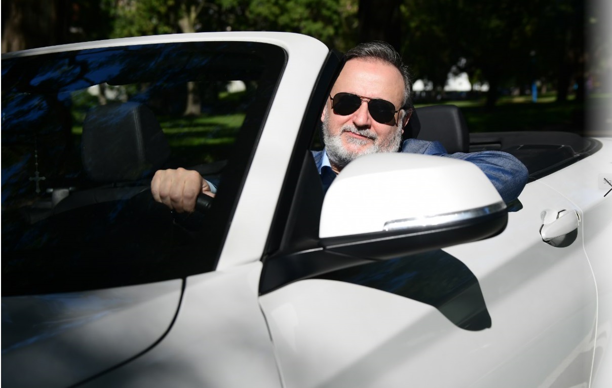 Luis Alberto Carballo. Foto: Estefanía Leal. Outfit: Studio Muto
