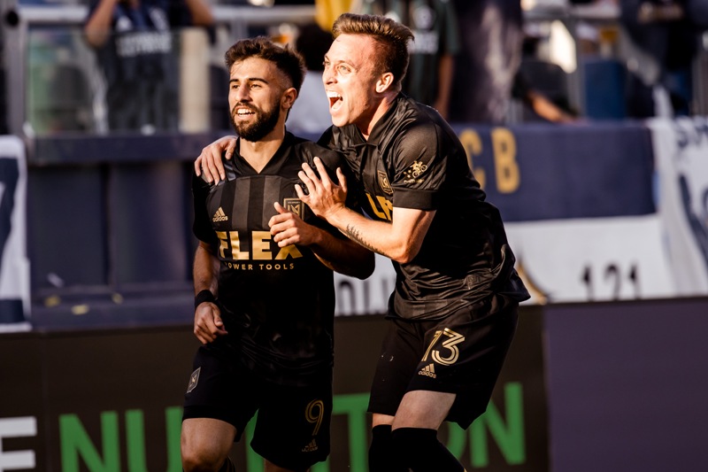 Diego Rossi celebra su gol en el duelo entre Galaxy y Los Ángeles. Foto: @LAFC.