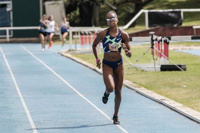 Déborah Rodríguez ganó la prueba de los 800 metros llanos en el Nacional. Foto: @UyDeporte