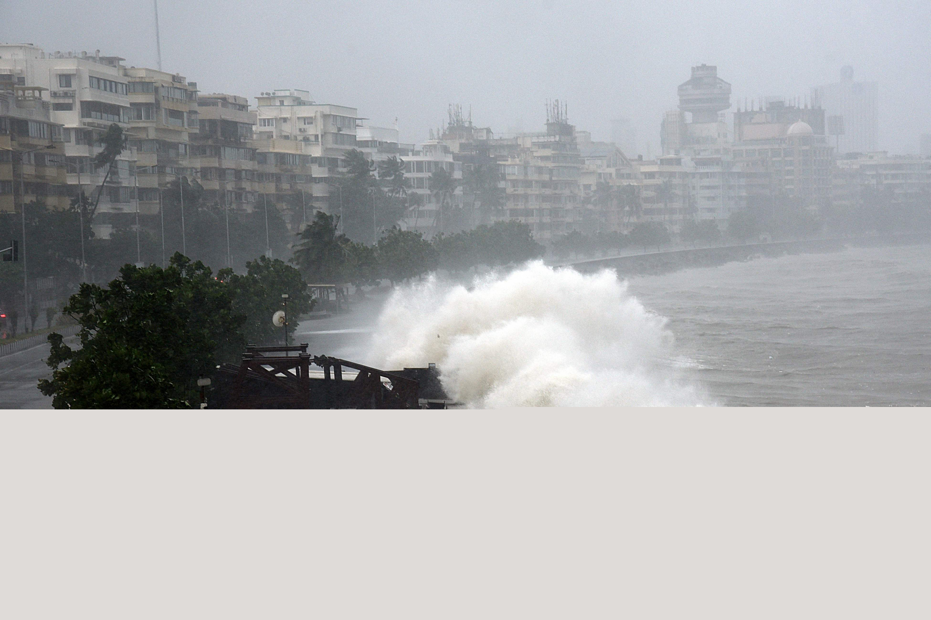 Ciclón se suma al COVID-19 y genera "doble tragedia" en India. Foto: AFP