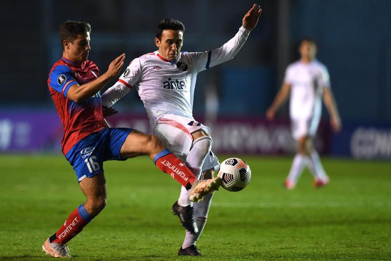 Nacional vs. Universidad Católica. Foto: EFE.