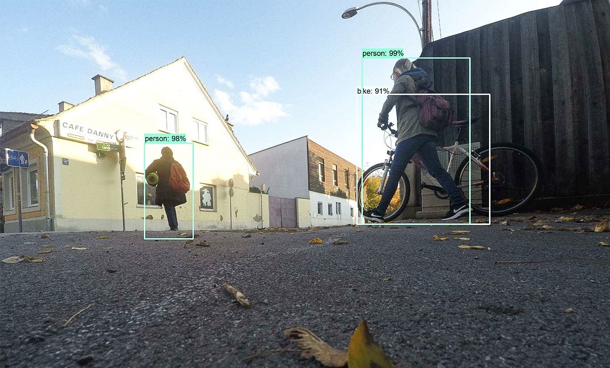 Calzado "inteligente". La compañía Tec-Innovation ha desarrollado esta innovación que pretende "hacer más segura la vida de personas con problemas visuales". (Foto: EFE)