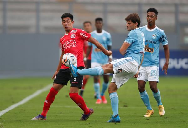 Salomón Rodríguez en el Sporting Cristal-Rentistas. Foto: EFE.