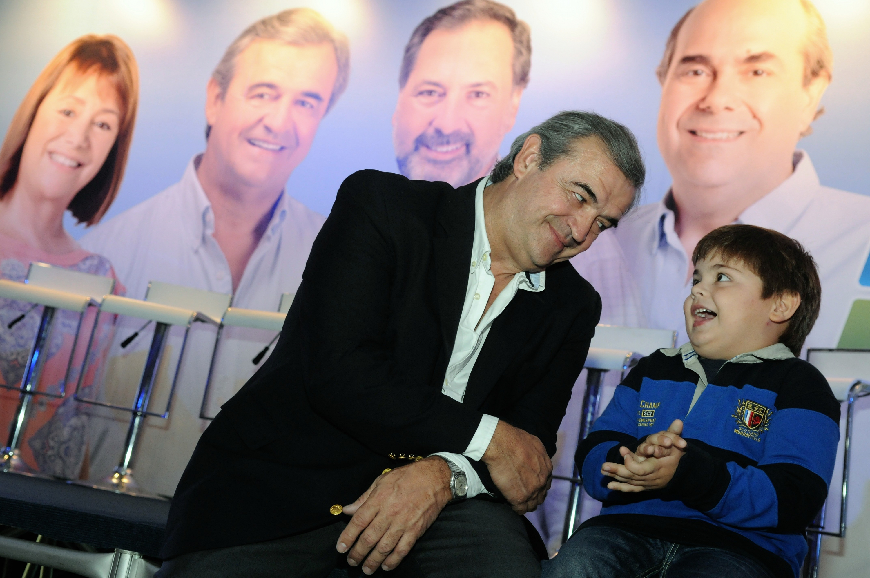 Jorge Larrañaga y su hijo, Faustino, en campaña de 2014. Foto: Archivo El País