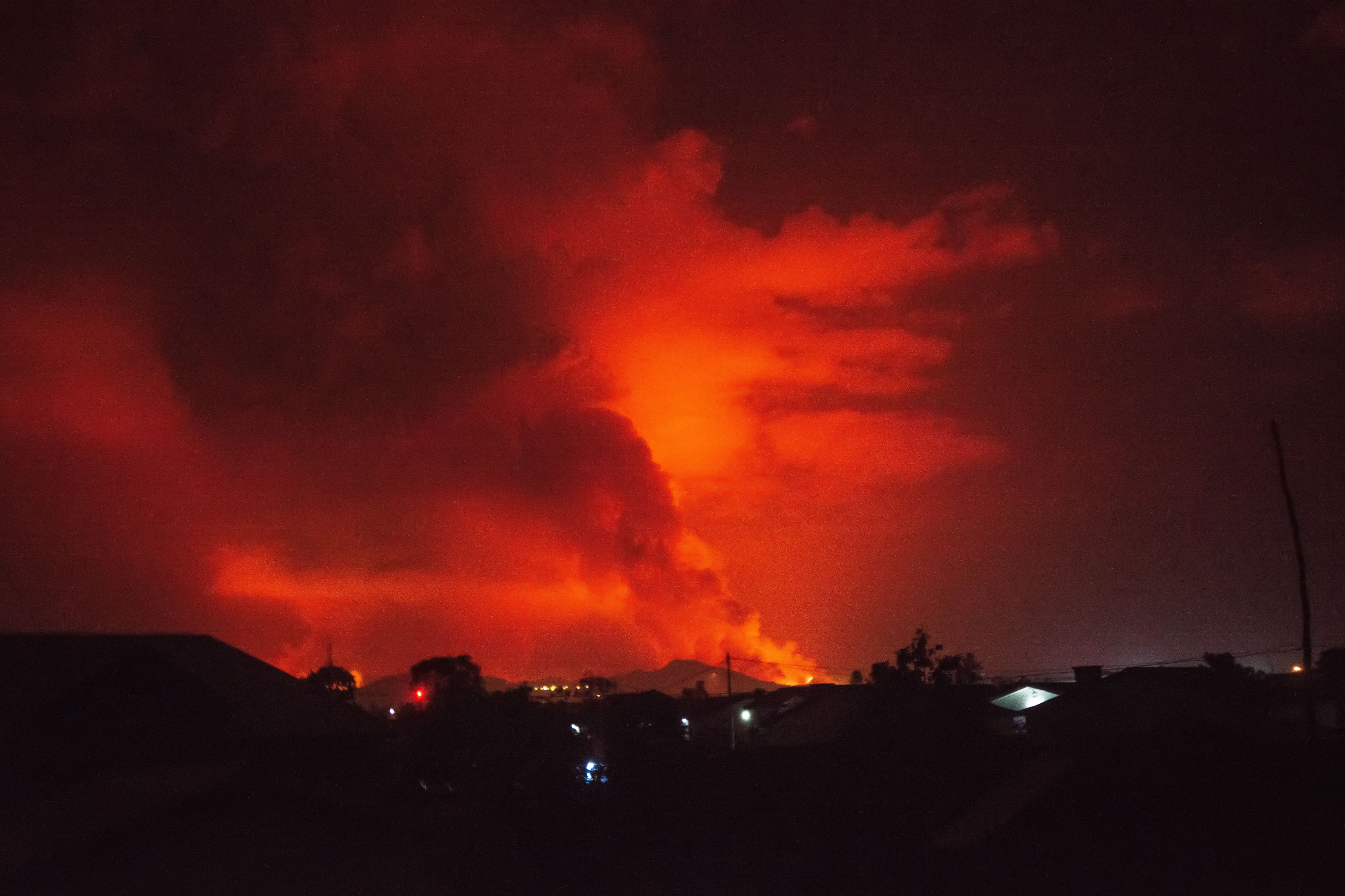 La erupción del volcán el sábado. Foto: AFP