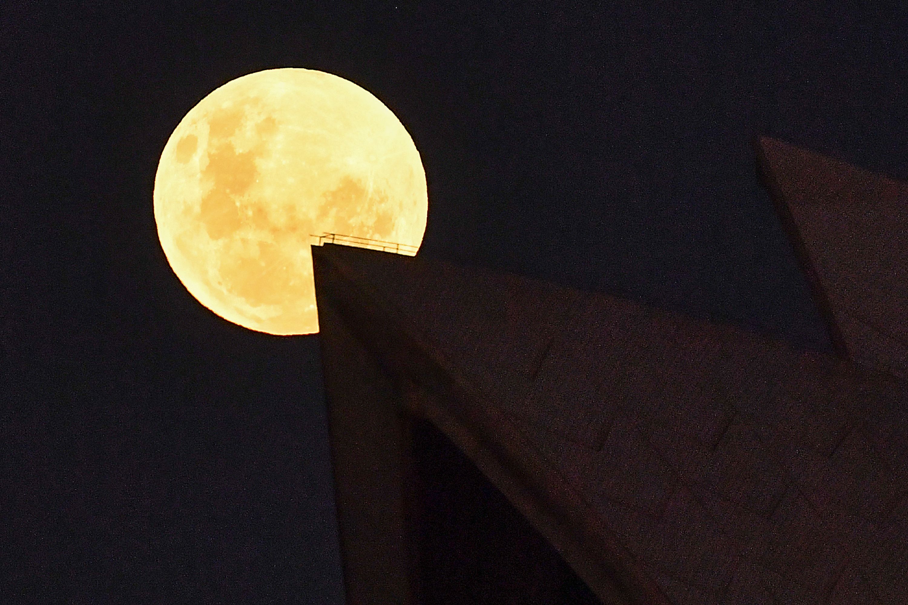 Fenómeno de la superluna roja antes del eclipse. Foto: AFP