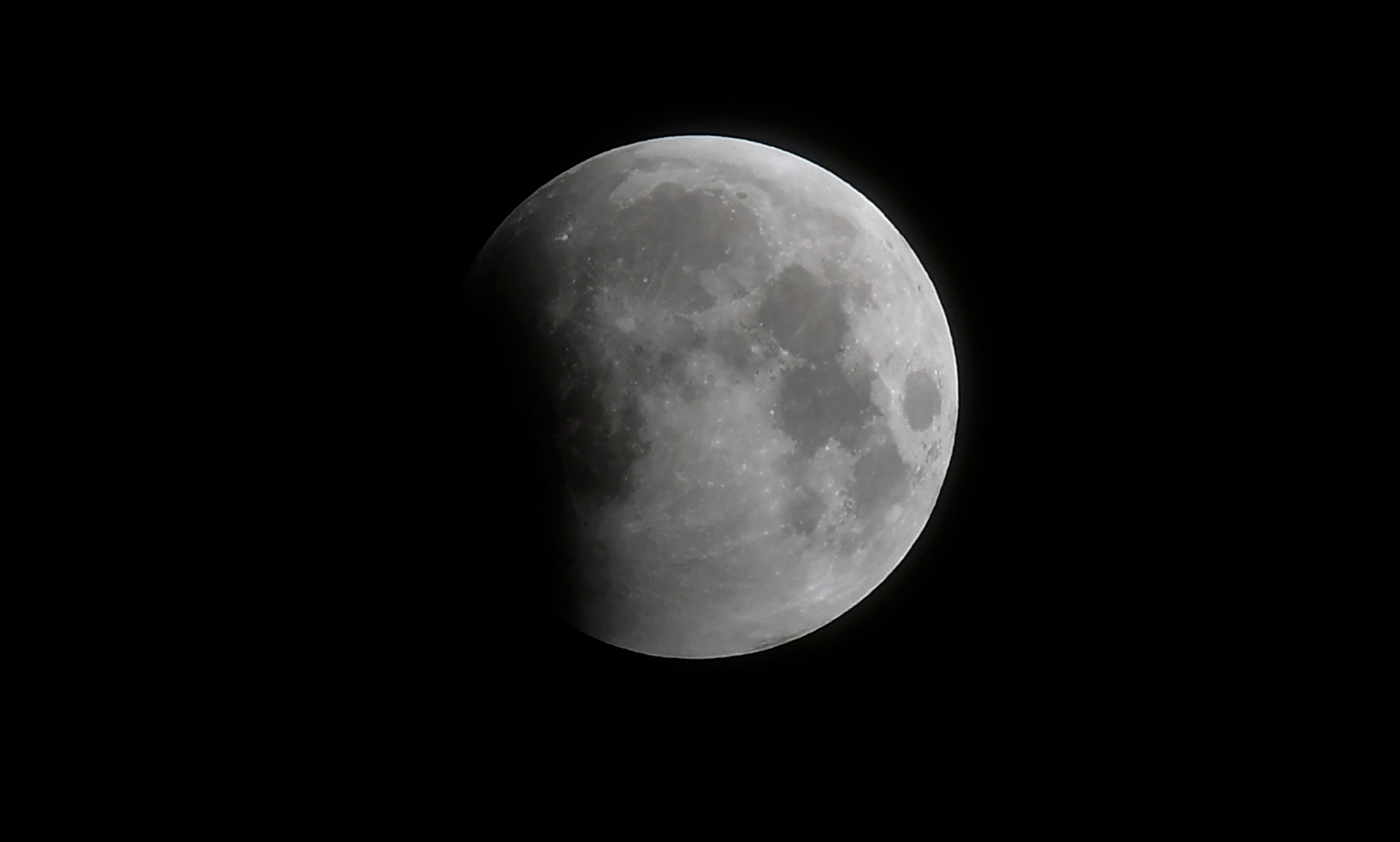 El inicio del eclipse. Foto: AFP