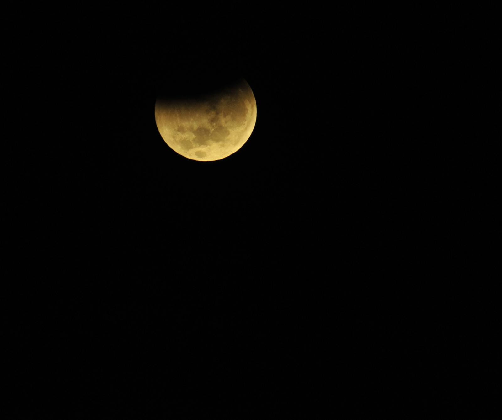 Eclipse lunar en Montevideo. Foto: Darwin Borrelli