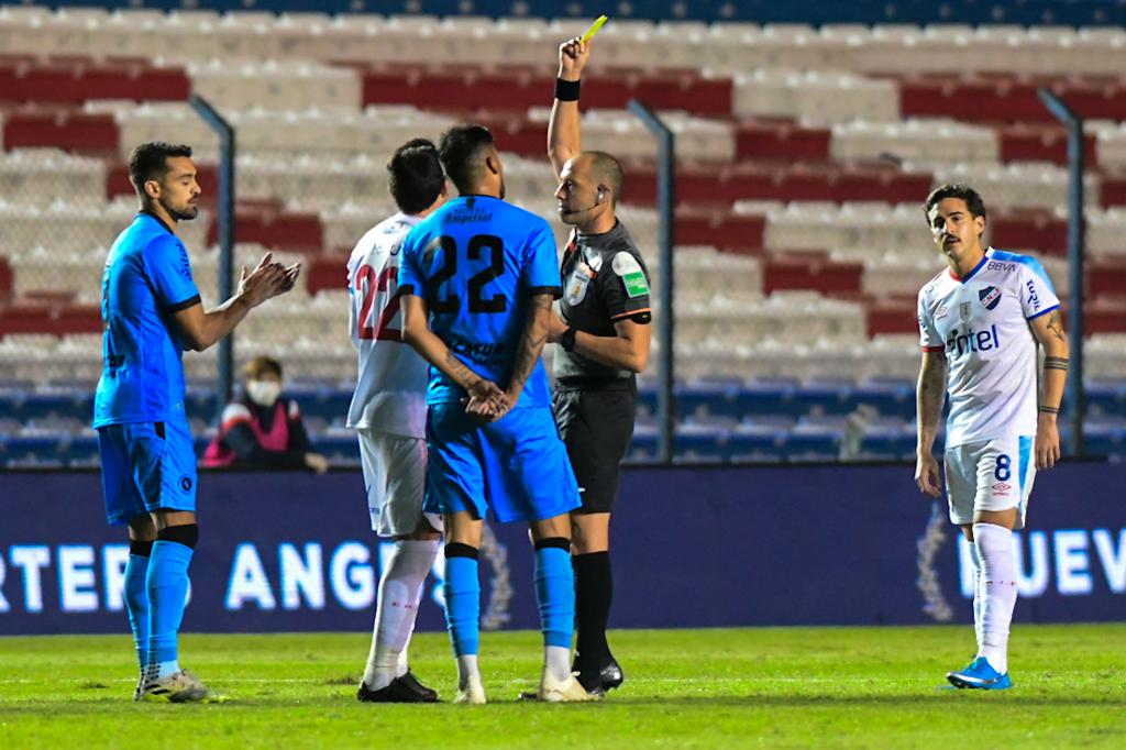 Ángelo Gabrielli recibió dos amarillas en 18 minutos. FOTO: Estefanía Leal.
